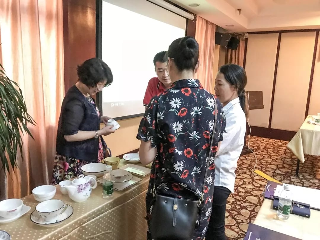 “乘风破浪 剑指终端”扑克之星2018年品牌培训会